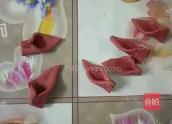 Illustration of how to make flower steamed buns 12