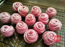 Illustration of how to make rose steamed buns 16