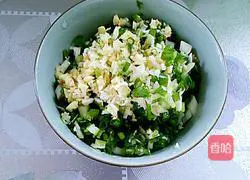 Illustration of how to make mushroom, green vegetable and meat dumplings 6