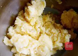 Illustration of how to make pan-fried potato and shrimp cakes 6