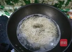 Illustration of how to make kidney bean noodles 6
