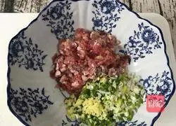 Illustration of how to make yellow mushroom, celery and pork dumplings 6