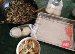 Illustration of how to make three-vegetarian pork dumplings for beginners 6