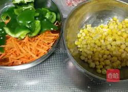 Illustration of how to make pork and corn dumplings 2