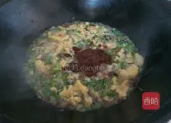 Illustration of how to make noodles with eggs and pepper 8