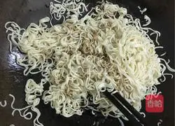 Soy Sauce Fried Noodles Illustration of how to do it 8