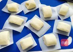 Illustration of how to make fresh milk steamed buns 8