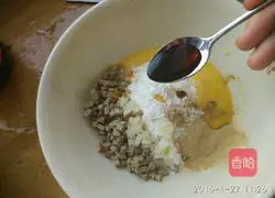 Illustration of how to make iron-supplementing lattice cake for babies 5