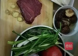 Illustration of how to make tomato and beef stuffed dumplings 1