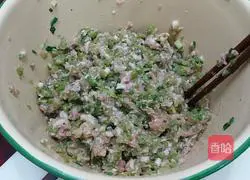 Illustration of how to make green bean and pork buns 5