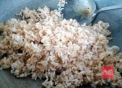 Illustration of how to make cabbage Laoganma fried rice 6