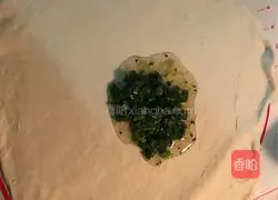 Illustration of how to make scallion egg pancake 5