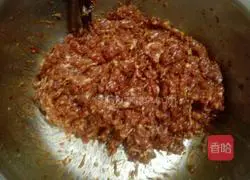 Illustration of how to make fennel pork pie 3