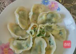 Illustration of how to make leek, egg and shrimp dumplings 18