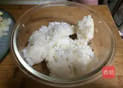 Illustration of how to make fried rice with diced chicken 2