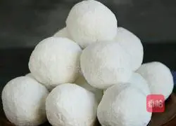 Illustration of how to make fried glutinous rice balls 1