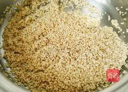 Illustration of how to make sesame layer cake 4