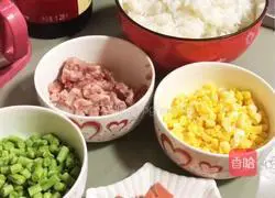 Illustration of how to make colorful fried rice 1