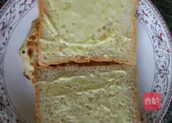 Illustration 5 of how to make a simple breakfast sandwich in three minutes 