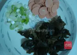 Illustration of how to make fried buns with fungus 2