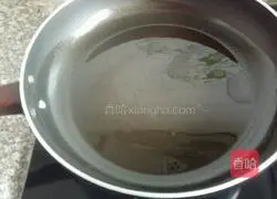 Illustration of how to make fragrant lotus root meat pie 8