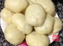 Illustration of how to make steamed buns with brown sugar filling 8