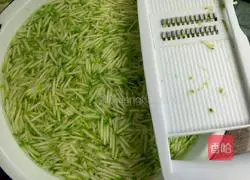 Pork and zucchini buns recipe 7