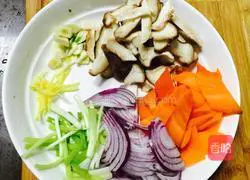 Illustration of how to make beef assorted fried noodles 2