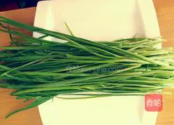 Illustration of how to make leek and meat dumplings 1