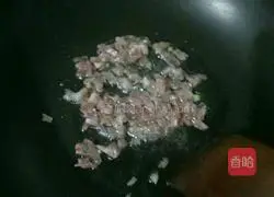 Illustration of how to make sausage and egg fried rice 3