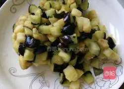 Illustration of how to make diced eggplant noodles 4