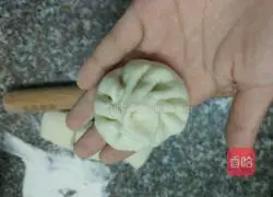 Illustration of how to make radish and pork buns 11