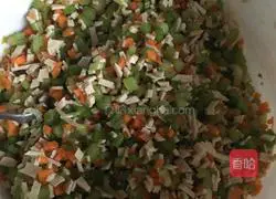 Illustration of how to make celery and carrot vegetarian dumplings 5