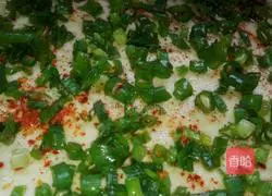 Illustration of how to make scallion pancakes 5