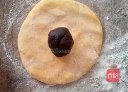 Illustration of how to make pumpkin bean paste cake 7