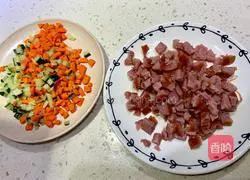 Illustration of how to make fried rice with sausage, three cubes and eggs 5