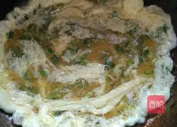 Illustration of how to make leek and egg dumplings 3