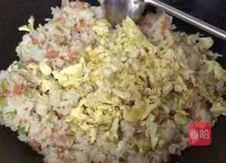 Illustration of how to make egg fried rice 8