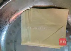 Illustration of how to make green onion pancakes 3