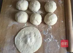 Dried vegetables and meat Illustration of how to make steamed buns 13