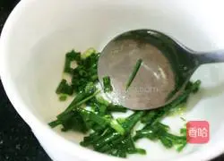 Illustration of how to make scallion pancakes 3