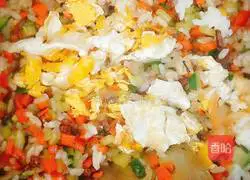 Illustration of how to make fried rice with peas, minced meat and eggs 8