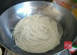 Illustration of Korean spicy sauce fried noodles 2