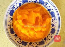 Illustration of how to make pumpkin and red bean paste steamed buns 12