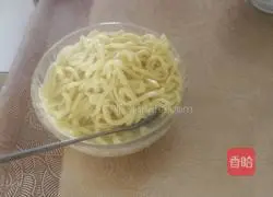 Illustration of how to make hand-rolled egg noodles 7