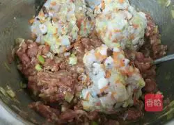 Illustration of how to make cabbage, mushroom and meat buns 12