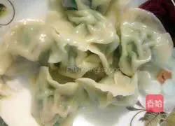 Illustration of how to make leek and pork dumplings 3