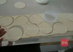 Illustration of how to make water chestnut leaves, shiitake mushrooms, vermicelli and oil residue dumplings 8