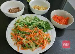 Illustration of how to make chicken legs and mixed vegetable noodles 3