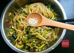 Illustration of how to make spicy and sour vermicelli 15